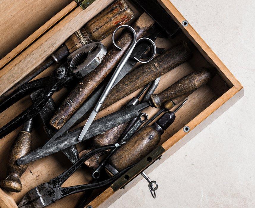 nożyczki renomed w pudełku z narzędziami